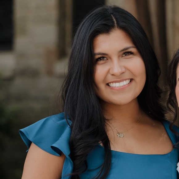 Meet your Posher, Alejandra - Picture 1 of 1